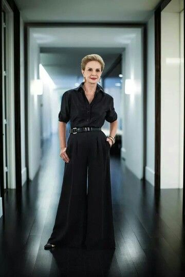 Carolina Herrera Look Office, Advanced Style, Elsa Peretti, Elegante Casual, Pantalon Large, Fashion Over 50, 50 Fashion, Lee Min, Carolina Herrera