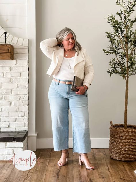 Styling Madewell plus-size cropped wide-leg jeans six ways. In this look I'm styling cropped wide leg jeans with a cropped knit jacket, tank, and heels for a dressy/casual date night look. Cropped Wide Leg Pants Plus Size, Wide Leg Jeans Outfit Plus Size, Wide Leg Cropped Jeans Outfit, Wide Leg Jeans Winter, Cropped Denim Jacket Outfit, Wide Leg Jeans Plus Size, Cropped Jacket Outfit, Cropped Jeans Outfit, Cropped Outfits