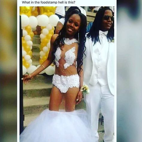 Black Couple Prom, Worst Prom Dresses, Wedding Dress Fails, Funny Prom, Couple Prom, Worst Wedding Dress, Inexpensive Prom Dresses, Prom Couples, Funny Dresses