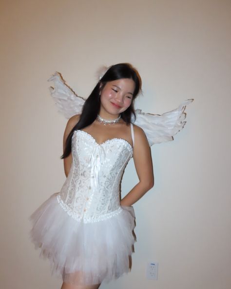 Halloween costume reveal: White Swan 🦢 for My 2024 Halloween 👻🪽✨ How was your Halloween weekend going? #halloween #halloweencostume #elegantstyle #whiteswan #outfitinspiration #halloweenoutfit White Swan Costume, Swan Costume, 2024 Halloween, Costume Inspo, White Swan, Halloween Outfits, Elegant Style, Halloween Costume, Halloween Costumes