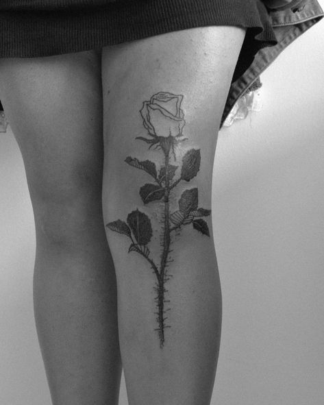 Charming Rose Tattoo Surgery Tattoo, Upper Thigh Tattoos, Cute Thigh Tattoos, Tattoo Over Scar, Scar Cover Up, Tattoos To Cover Scars, Scar Tattoo, Skeleton Hand Tattoo, Thigh Tattoos Women