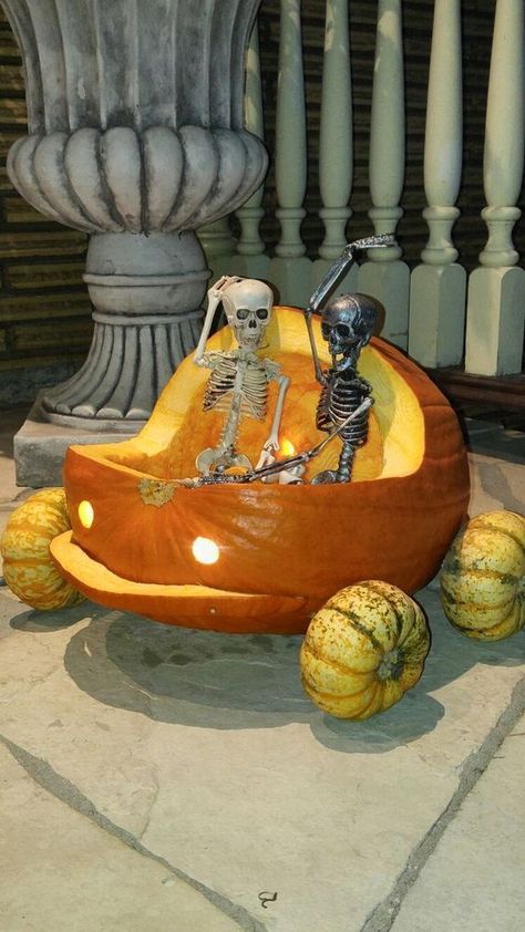 Creepy Halloween Food, Dekorasi Halloween, Hallowen Ideas, Pumpkin Contest, Casa Halloween, Labu Halloween, Halloween Pumpkin Designs, Diy Halloween Decor, Adornos Halloween