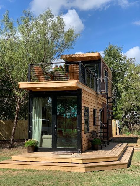 Amazing Airbnb, Tiny Container House, Tiny House Village, Tiny House Exterior, Small Tiny House, Tiny House Loft, Tiny House Inspiration, Casa Container, Modern Tiny House