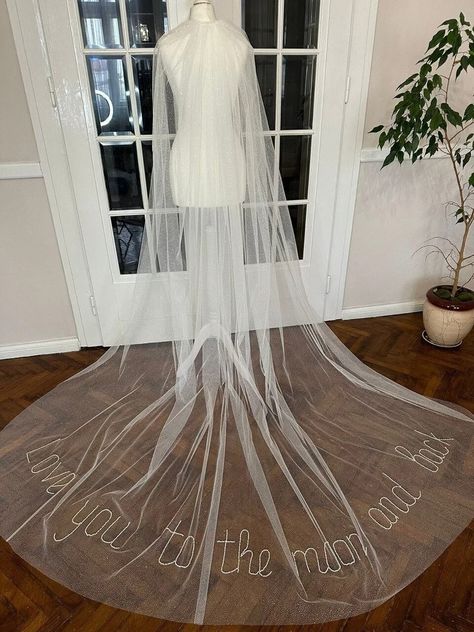 Embroidery Pearl Veil, Personalized Bridal Veil, Initials Custom Veil With Names and Phrases, Veil With Your Custom Initials, Name Veil Text - Etsy Serbia Personalized Veil, Veil Personalized, Custom Veil, Pearl Veil, Wedding Veil Accessories, Cathedral Veil, Custom Initials, White Party, Wedding Veils