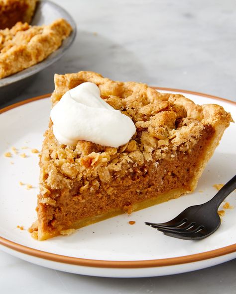 Delish Pumpkin Pie Streusel, Streusel Pie, Apple Cheesecake Bars, Pumpkin Streusel, Caramel Apple Cheesecake Bars, Caramel Apple Cheesecake, Traditional Thanksgiving Menu, Thanksgiving Pies, Butter Pie