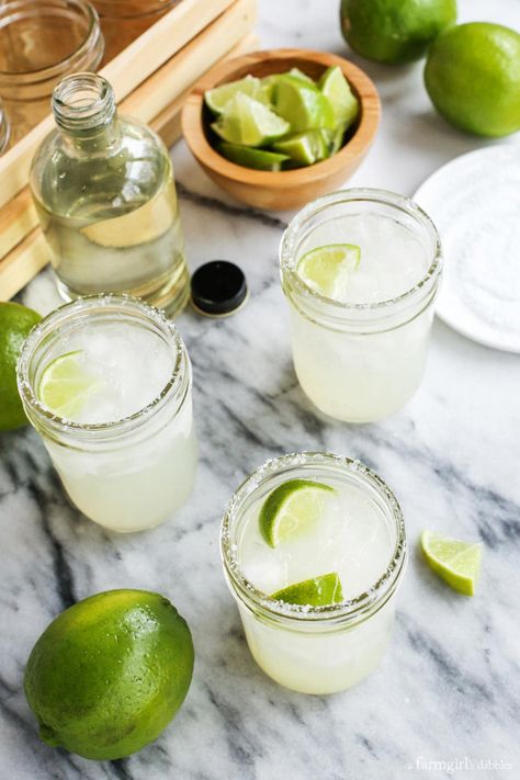 Batch Cocktail Recipe, Liquor Recipes, Lime Margarita, Make Simple Syrup, Easy Cocktail, Liquid Courage, Tequila Shots, Pioneer Woman Recipes, Cocktail Recipes Easy