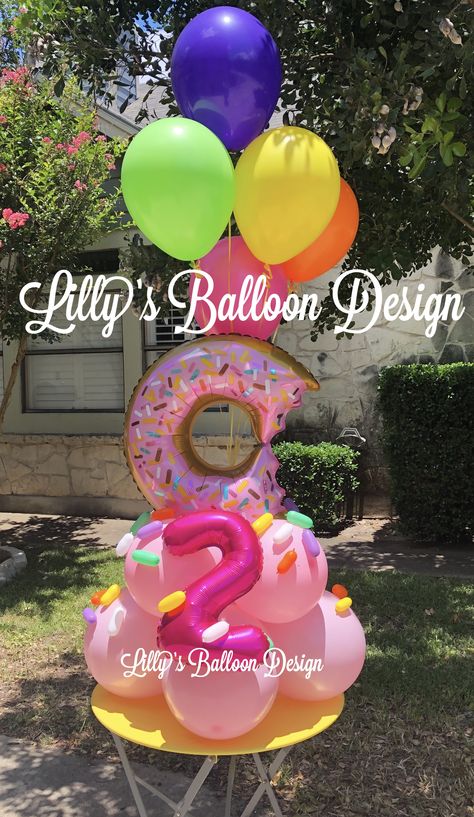 Donut Balloon Bouquet, Donut Balloons, Candy Theme Birthday Party, Donut Themed Birthday Party, Balloon Bouquet Diy, Candy Land Birthday Party, Shark Themed Birthday Party, Donut Birthday Parties, Carnival Themed Party