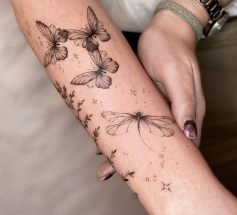 Whimsical Tattoos, Mystical Tattoos, Boho Tattoos, Insect Tattoo, Tasteful Tattoos, Floral Tattoo Sleeve, Leg Tattoos Women, Tatuaje A Color, Classy Tattoos