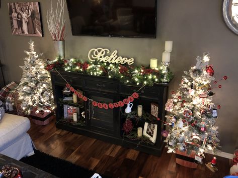 Tv Stand Christmas Decor Garland, Garland Under Tv, Christmas Decor Under Tv, Tv Stand Christmas Decor, Tv Stand Decor Living Room, Xmas House, Under Tv, Decorations Bedroom, Tv Stand Decor