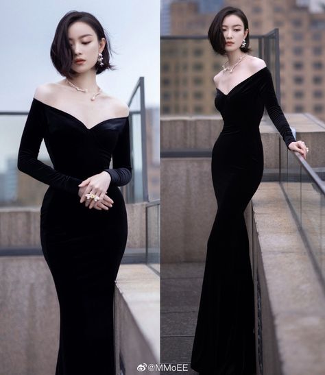 Floor Length Evening Gowns, Black Gowns Elegant, Long Black Tight Dress, Black Elegant Dress Long, Prom Dresses For Short People, Formal Winter Dresses, Blue Classy Dress, Elegant Black Dresses, Black Elegant Dress