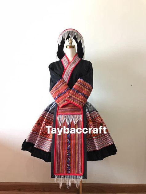 Hmong Vietnamese Outfit, Modern Hmong Clothes, Hmong Traditional Clothing, Hmong Clothes Traditional, Apron Waist, Shirt Apron, Hmong Fashion, Ethnic Clothes, Hmong Clothes