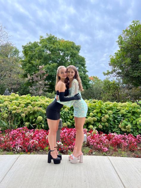 Friends Pictures Poses, Hoco Ideas For Friends, Cute Prom Photo Ideas, Duo Homecoming Ideas, Matching Homecoming Dresses, Cute Picture Poses With Best Friend, Matching Hoco Dresses Best Friend, Homecoming Dance Poses, Places To Take Hoco Pictures