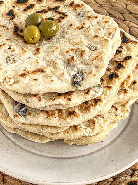 Mediterranean Olive Flatbread (pan grilled) - The European Dish Quick Flat Bread Recipe, Mediterranean Flat Bread, Olive Flatbread, Flat Bread Recipe, Mediterranean Flatbread, Homemade Big Mac Sauce, Homemade Big Mac, European Dishes, Brunch Desserts