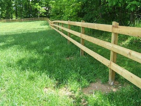 Building a wooden horse fence is ideal for keeping livestock and for giving rural property that barn-country appeal. Farm Fence Gate, Diy Dog Fence, Pasture Fencing, Horse Fence, Country Fences, Fence Plants, Black Fence, Horse Fencing, Rustic Fence