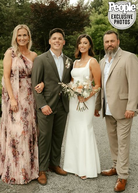 Fall Wedding Family Photos, Bella Robertson Wedding, Sadie Robertson Wedding, Duck Dynasty Wedding, Bella Robertson, Korie Robertson, Mob Dress, Lisa Robertson, Wedding Stills