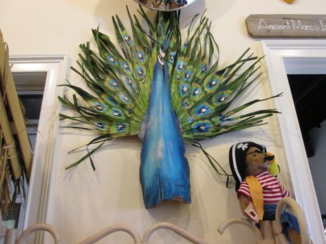 Palm Frond Peacock displayed at Marco Island Historical Museum, Marco Island, FL. Palm Fronds Art, Painted Palm Fronds, Palm Tree Crafts, Palm Leaf Art, Palm Frond Art, Palm Branch, Acrylic Painting Diy, Palm Tree Art, Palm Tree Leaves