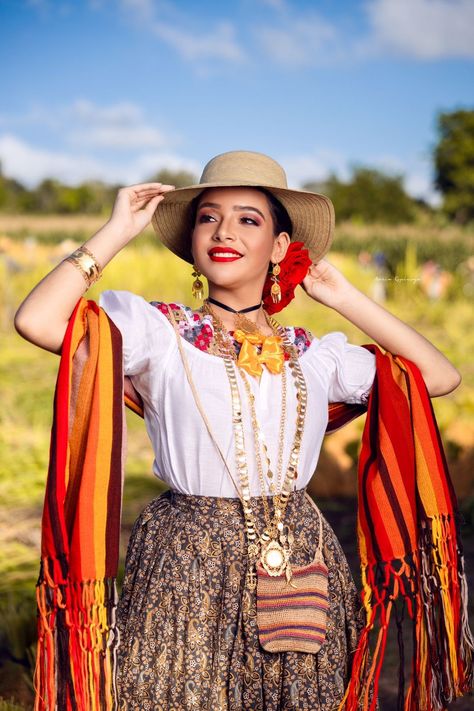 Panamanian Clothes, Fiesta Outfit, Folk Clothing, Artic Monkeys, National Dress, Folk Costume, Dress Codes, Traditional Outfits, Panama