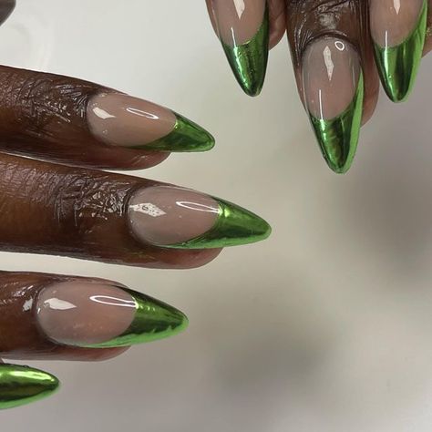 Fairy Green Nails, Aesthetic Green Nails, Green Nails Acrylic Y2k, Forest Fairy Aesthetic Nails, Y2k Aesthetic Nails Green, Fairy Nails Green, Baddie Nail Art, Green Baddie Nails, Enchanted Forest Nails