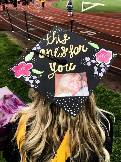 Graduation cap in memory of mom “this one’s for you” Graduation Cap Pictures, Cap Decoration Ideas, Graduation Cap Designs College, Creative Graduation Caps, Nurse Graduation Cap, College Grad Cap Ideas, Graduation Cap Decoration Diy, High School Graduation Cap, College Graduation Cap Decoration