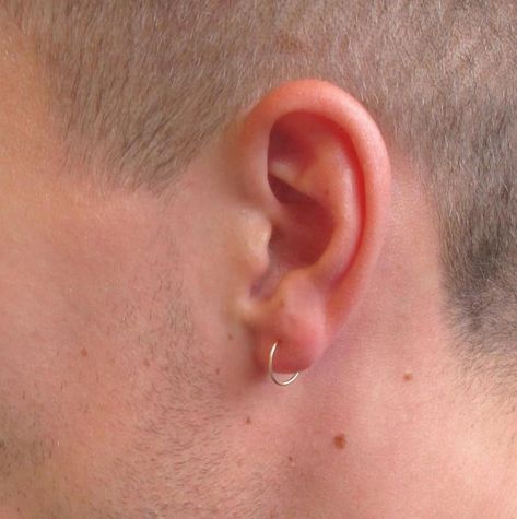 Men Piercing Ears, Mens Silver Hoop Earrings, Mens Hoop Earrings, Men Piercing, Mens Piercings, Piercing Men, Mens Earring, Guys Ear Piercings, Man Earrings