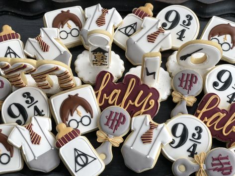 Harry Potter Baby Shower Cookies Harry Potter Cookies, Harry Potter Desserts, Harry Potter Treats, Gateau Harry Potter, Cake Paris, Harry Potter Theme Birthday, Harry Potter Birthday Cake, Harry Potter Bday, Harry Potter Baby Shower