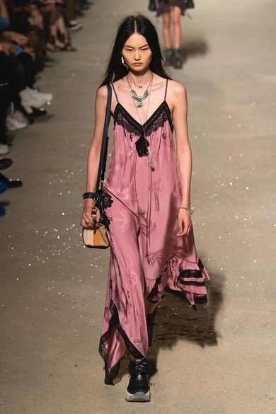 Coach 1941 Spring 2019 Ready-to-Wear collection, runway looks, beauty, models, and reviews. Women Fashion Ideas, Winter Typ, Coach 1941, Mode Boho, Bohol, Vogue Russia, Moda Vintage, 인물 사진, 가을 패션