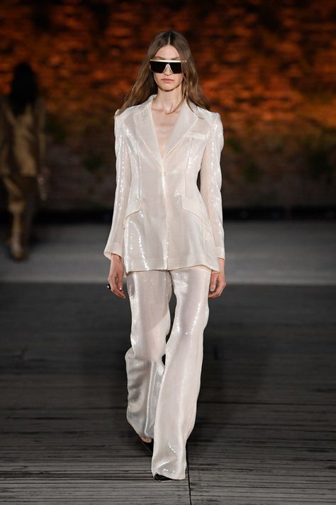 Alberta Ferretti Resort 2024, Alberta Ferretti 2023, White Runway, Resort 2024, Runway Outfits, Runway Dresses, Eclectic Fashion, Alberta Ferretti, Business Fashion