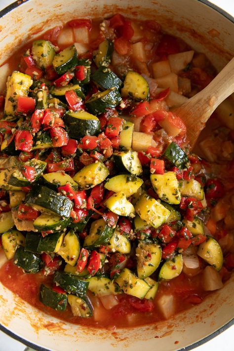 Italian Ratatouille Recipe, Ciambotta Recipe, Zucchini And Eggplant, Vegetable Ratatouille, Herb Pesto, Easy Ratatouille Recipes, Eggplant Zucchini, Ratatouille Recipe, Summer Vegetables