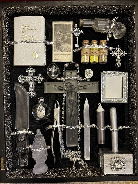 Vampire Hunting Kit, Oddities Collection, Rich House, Cool Objects, House Wife, My Funny Valentine, Vampire Slayer, The Vibe, Taxidermy