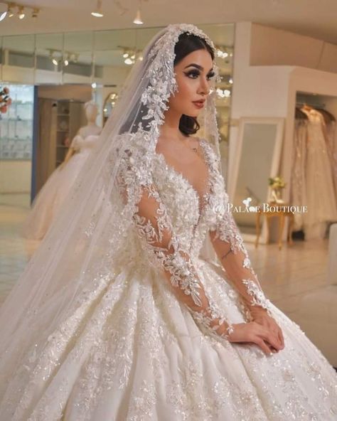 Mantilla Veil Wedding Spanish Style, Wedding Hairstyles For Bride With Veil, Charro Wedding Dress, Hispanic Wedding, Wedding Dress Illustrations, Queen Wedding Dress, Mexican Wedding Dress, Glam Bride, Dream Wedding Decorations