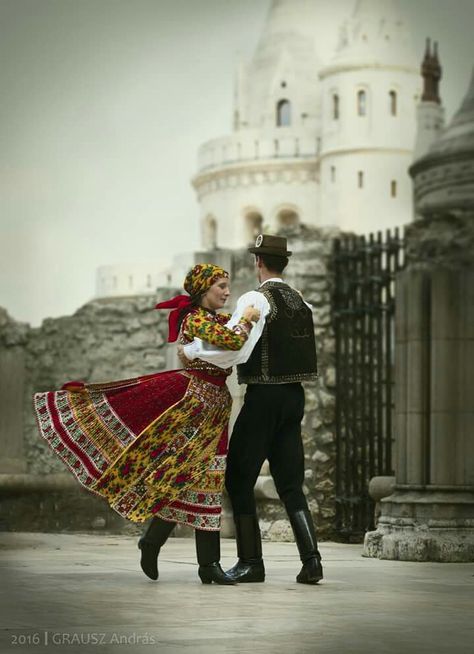 Polish Traditional Costume, Braided Chain Stitch, Hungarian Dance, Popular Costumes, Buda Castle, Europe Aesthetic, Hungarian Embroidery, Art Costume, Dancing Aesthetic