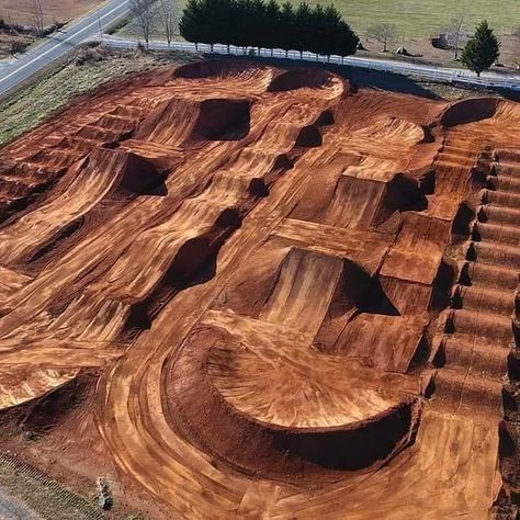 Bike Pump Track, Dirt Bike Track, Dirt Bike Quotes, Motocross Tracks, Ktm Dirt Bikes, Yamaha Dirt Bikes, Yamaha Motocross, Track Design, Rc Track