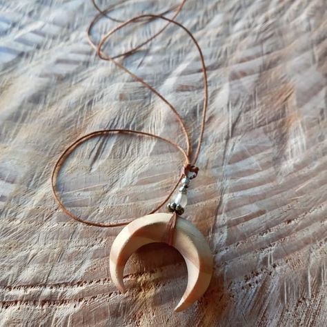 Wooden Carved Jewelry, Wood Carving Necklace, Wood Carved Pendants, Wood Carved Jewelry, Wood Jewellery Handmade, Wooden Jewelry Handmade, Wooden Necklace Handmade, Wood Necklace Pendant, Wood Jewelry Diy