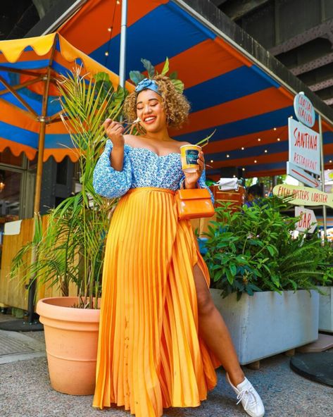 Long Pleated Skirt Outfit, Orange Skirt Outfit, Orange Pleated Skirt, Long Skirt Outfits For Summer, Color Me Courtney, Pleated Skirt Outfit, Creative Fashion Photography, Color Combos Outfit, Trendy Outfit Ideas