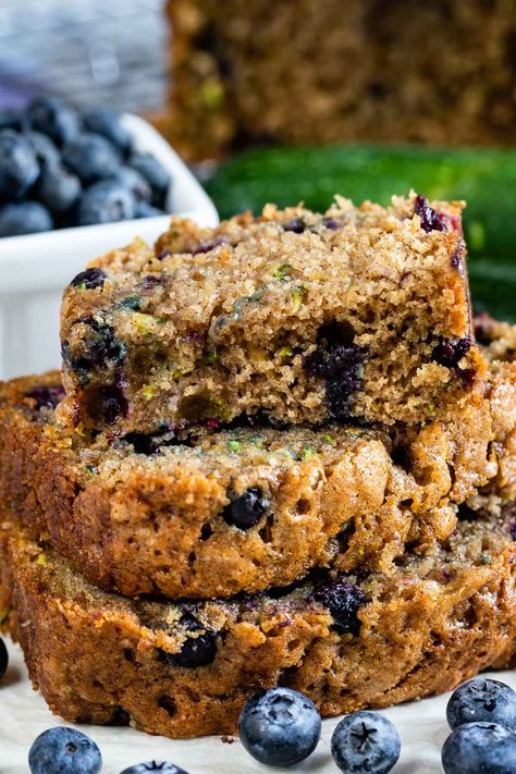 Blueberry Zucchini Bread Recipe Loafs Recipes, Zucchini Bread Easy, Bread Blueberry, Blueberry Zucchini Muffins, Blueberry Zucchini Bread, Blueberry Zucchini, Easy Quick Bread, Zucchini Recipes Dessert, Crazy For Crust