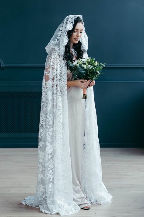 Wedding Cloak Hooded Cloak Wedding Cape Lace Cape White - Etsy Black Vail Bride, Alternative Veil, Noir Wedding, Black Wedding Veil, Witchy Wedding, White Cloak, Wedding Dress Topper, Hand Fasting, Wedding Cloak