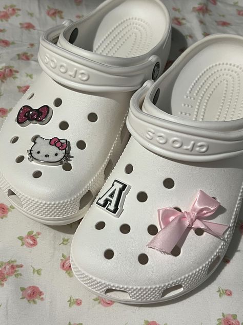 White Crocs, Pretty Sneakers, Crocs Fashion, Hello Kitty Shoes, Dr Shoes, Pretty Shoes Sneakers, Hello Kitty Accessories, Cute Nike Shoes, Hype Shoes