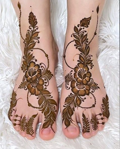 Feet Mehndi Design🌺 Arabic Foot Mehndi Designs, Mehndi Designs Traditional, Foot Mehndi Designs, Feet Mehndi Design, Feet Mehendi, Henna Fun, Feet Henna, Foot Mehndi, Feet Mehndi