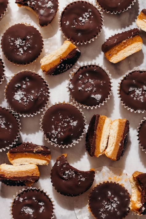 Homemade Twix Cups (vegan + paleo) | Feasting on Fruit Twix Cups, Shortbread Chocolate, Feasting On Fruit, Caramel Ingredients, Caramel Shortbread, Twix Bar, Healthy Halloween Treats, Mini Muffin Pan, Grain Free Recipes