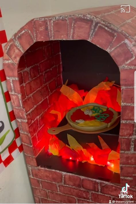 Fireplace Dramatic Play Preschool, Cardboard Pizza Oven, Pizza Role Play, Kids Play Area Indoor, Play Food Diy, Pizza Project, Biblical Costumes, Oven Diy, Diy Pizza Oven