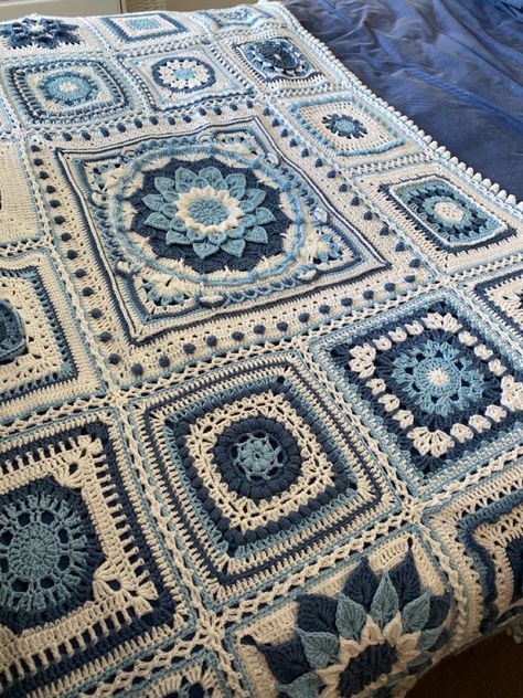 Crochet Blanket Blue And White, Blue And White Granny Square Blanket, Blue And White Granny Square, Blue And White Crochet Blanket, Blue Granny Square Blanket, Crochet Squares Blanket, Bedspread Crochet, Blue Crochet Blanket, Cable Knit Baby Blanket