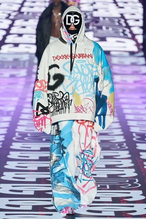 Graffiti Clothing, 2022 Fashion Show, Fashion Project, Painted Clothes, 2022 Fashion, Menswear Fashion, Dolce And Gabbana Man, Menswear Collection, Fall 2022