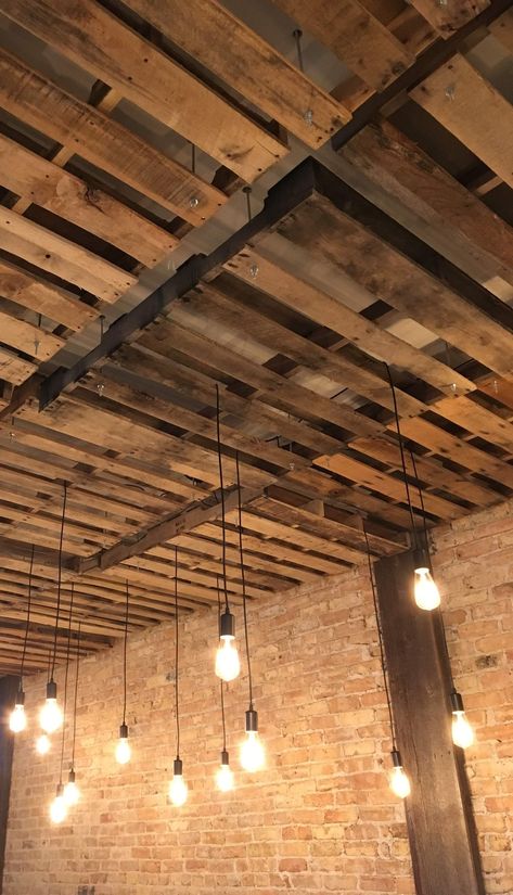 Exposed Ceiling Restaurant, Rustic Restaurant Interior Design Woods, Modern Farmhouse Restaurant, Rustic Restaurant Interior Design, Restaurant Interior Design Wood, Rustic Restaurant Interior, Restaurant Ceiling, Bar Ceiling, Industrial Cafe