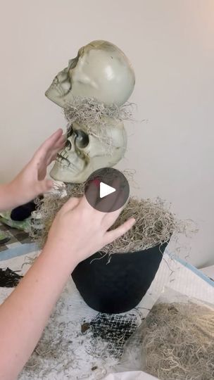 Dollar Tree Skull Crafts Diy, Skull Planter Diy, Skull Topiary Diy, Plastic Skull Crafts, Skull Crafts Diy, Dollar Tree Skull Crafts, Halloween Planter Ideas, Skull Topiary, Fall Dollar Tree Diy