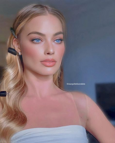 Flawless 🤍💛 | Instagram Margot Robbie Makeup, Blonde Hair Blue Eyes Makeup, Bride Makeup Natural, Fair Skin Makeup, Bridal Makeup Natural, Makeup For Blondes, Blonde Hair Blue Eyes, Airbrush Makeup, Online Group