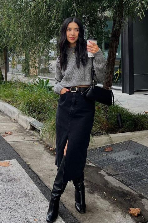 Denim Skirt Outfit Winter, Denim Maxi Skirt Outfit, Midi Rock Outfit, Denim Midi Skirt Outfit, Black Denim Skirt Outfit, Long Denim Skirt Outfit, Black Denim Midi Skirt, Fashionista Outfits, Black Skirt Outfits