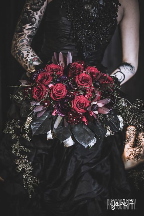 Gothic Wedding Theme, Vampire Wedding, Witch Wedding, Dark Wedding Theme, Halloween Themed Wedding, Goth Wedding, Dark Wedding, Offbeat Bride, Victorian Wedding