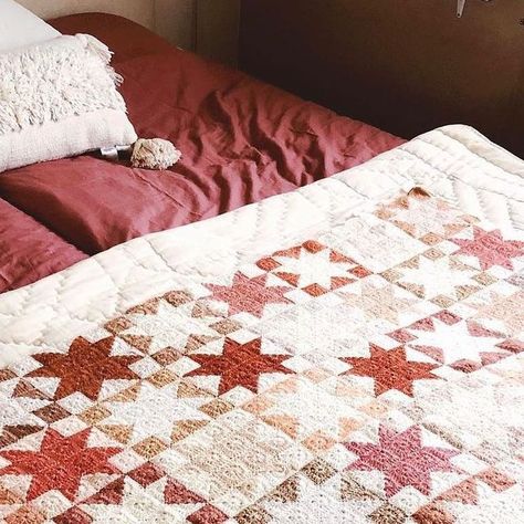 Traditional Crochet Blanket, Quilt Crochet Blanket, Crochet Quilt Blanket, Knitting Blankets, Crochet Throws, Crochet Quilt Pattern, Crochet Gnomes, Crochet Sewing, Crochet Blanket Afghan