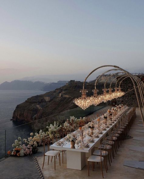 Wedding Overlooking Ocean, Fairytale Beach Wedding, Coastal European Wedding, Cool Moodboard, Cinque Terre Wedding, Italy Dinner, Sunset Beach Wedding, Italian Wedding Venues, Sunset Beach Weddings