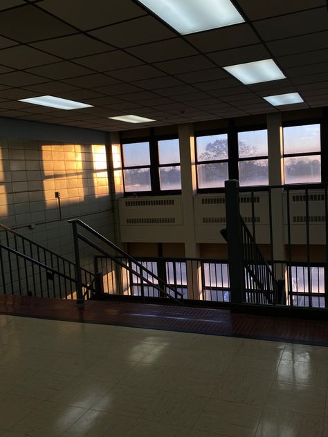 pretty sunrise in the morning at school aesthetic picture pink orange yellow Aesthetic Small Home, Bloxburg Room Ideas Aesthetic, Game Money, Morning School, Bloxburg Room Ideas, Elephant Game, White Elephant Game, School Morning, School Goals